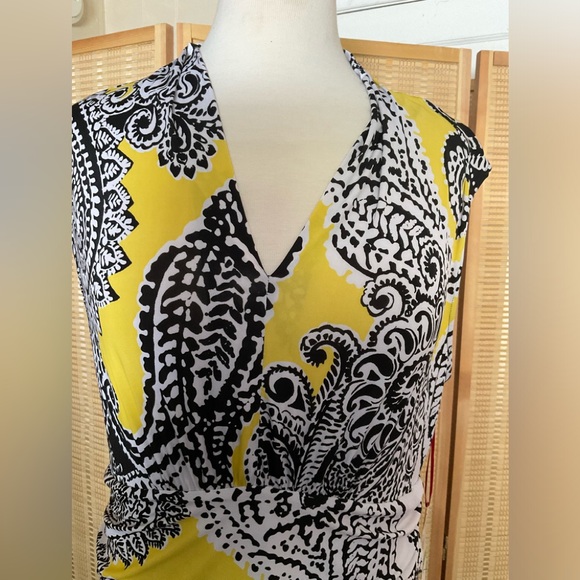 Beautiful Dress - Picture 3 of 4